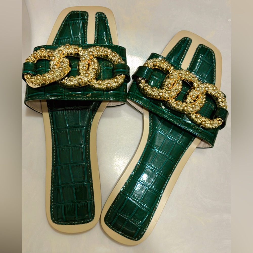 Beautiful sandals for womens size 7